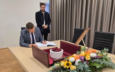 Delegacija Nacionalne koordinacije upisala se u knjigu žalosti povodom smrti muftije Omerbašića